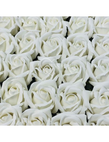 Róża mydlana w kolorze białym