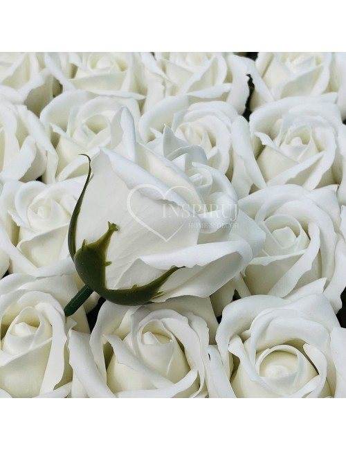 Róża mydlana w kolorze białym