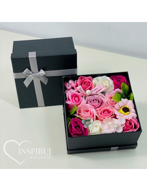 Różowy flowerbox z kwiatami...
